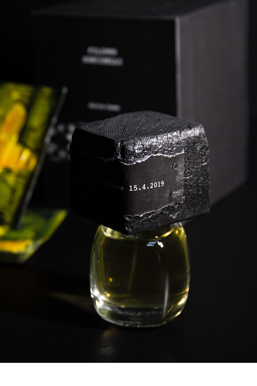 Flacon Filippo Sorcinelli Notre-Dame 15.4.2019 extrait de parfum, bouchon en bois brûlé