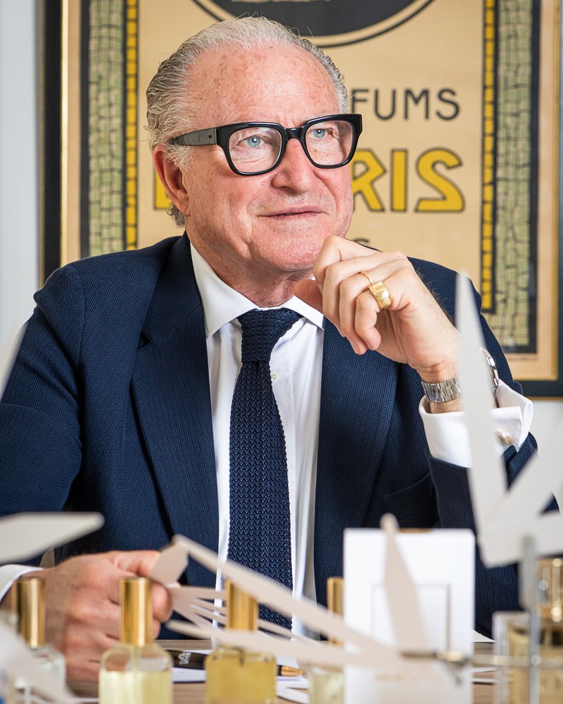 Alberto Morillas, parfumeur de Mizensir, dans son atelier